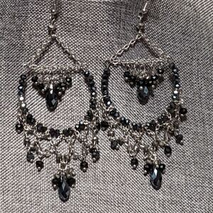 Vintage lrg purple, blk, clear & silvertone hook chandelier pierced earrings